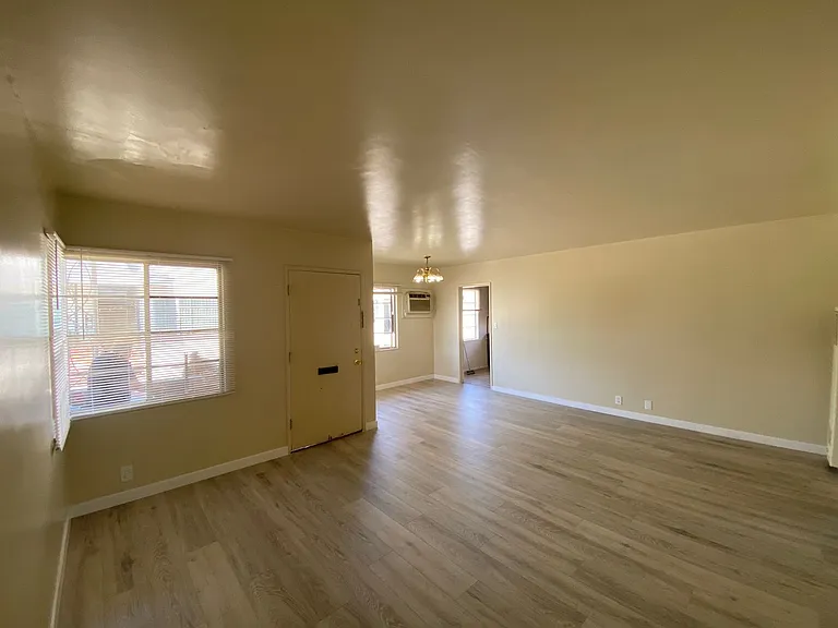 5712 N Charlotte Ave — Photo 10
