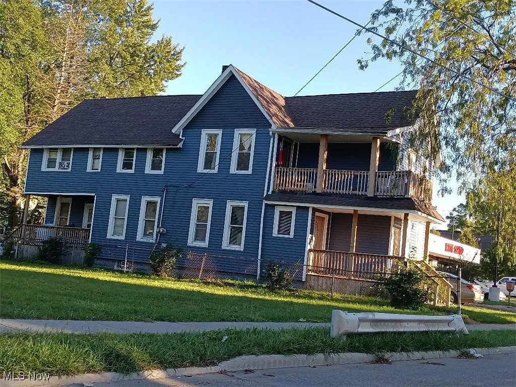 3145 W 73rd St photo 1