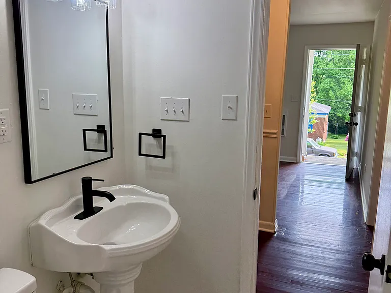 641 Miller St — Photo 10