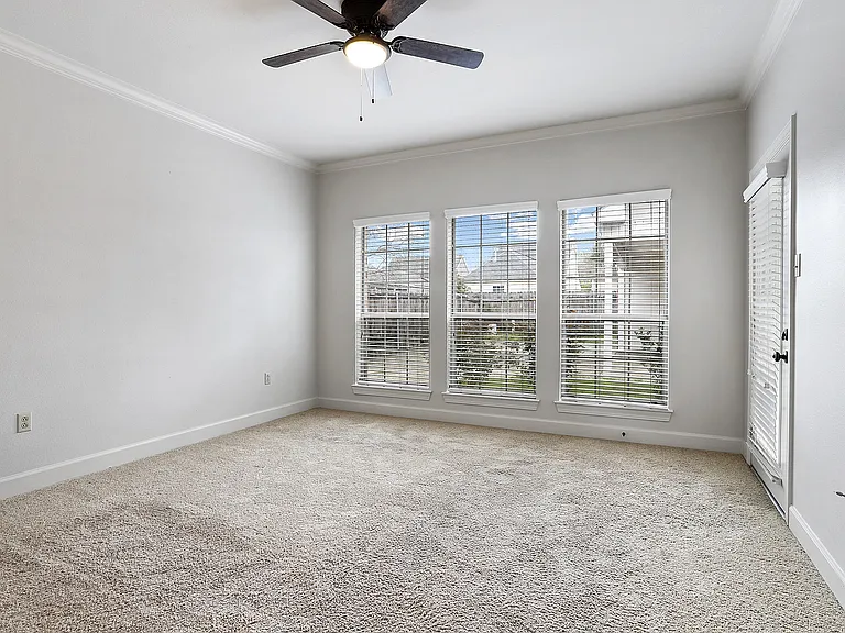 10735 Erin Vale Ave — Photo 12