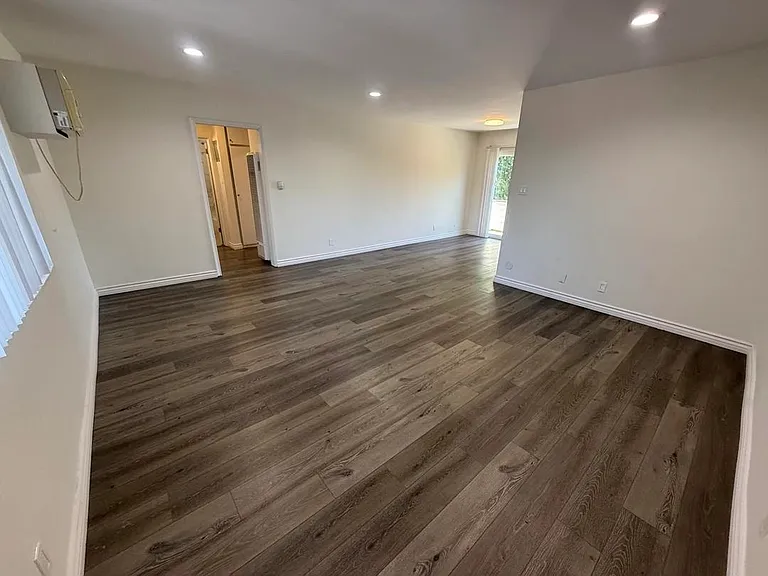 536 N Sweetzer Ave #17 — Photo 7