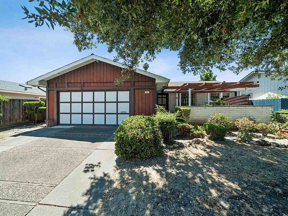 1st image of 265 Carmelita Pl