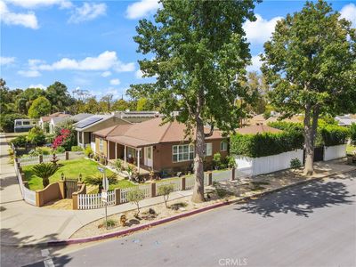 17735 Victory Blvd, Reseda, CA, 91335