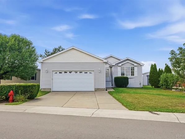 1707 Augusta Dr, Hartland, MI 48353