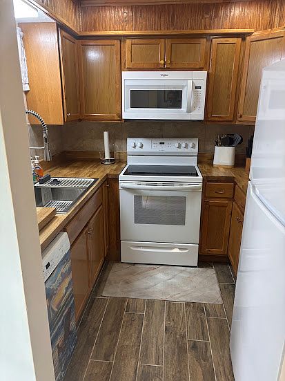 New kitchen tiled.