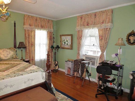 2nd image of 1315 SW Castle Heights Ter