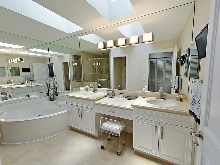 11204 Clover Leaf Cir — Photo 22