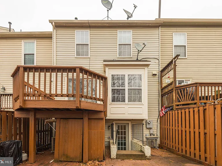 22037 Manning Sq — Photo 45