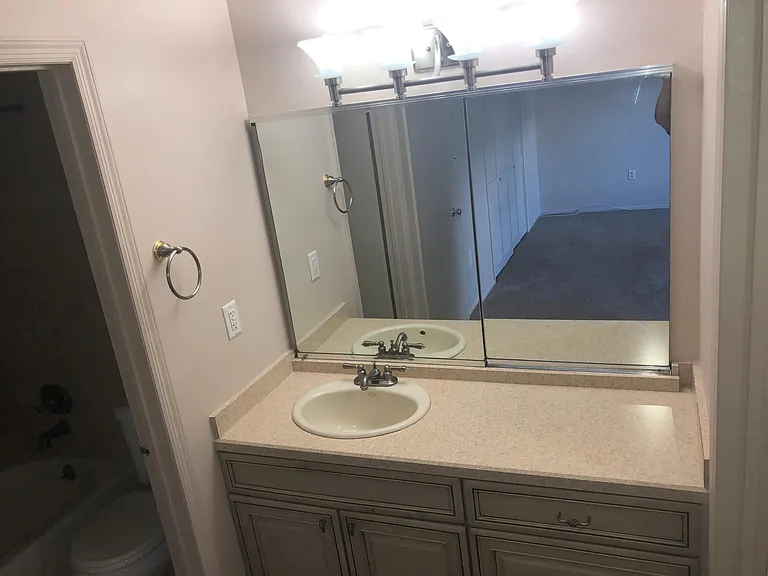 23 Cloister Ct #23 — Photo 12