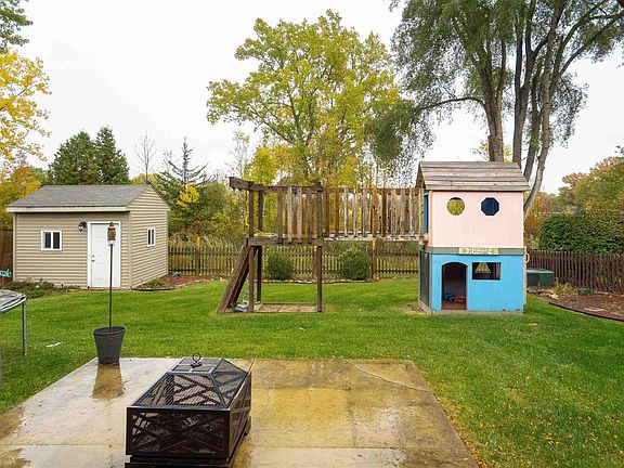 5th image of 38590 Gainsborough Dr