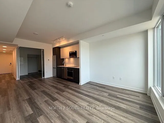 6 Chartwell Rd #323 — Photo 2