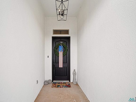 5th image of 804 Barcelona Ct