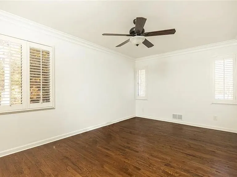 2580 Hawthorne Dr — Photo 4