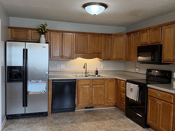5th image of 148 Stanley Dr