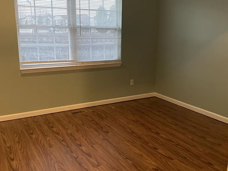 1100 Horsemans Ln — Photo 20