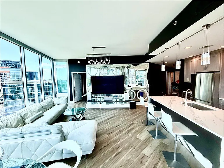 1080 Peachtree St NE #2110 — Photo 21