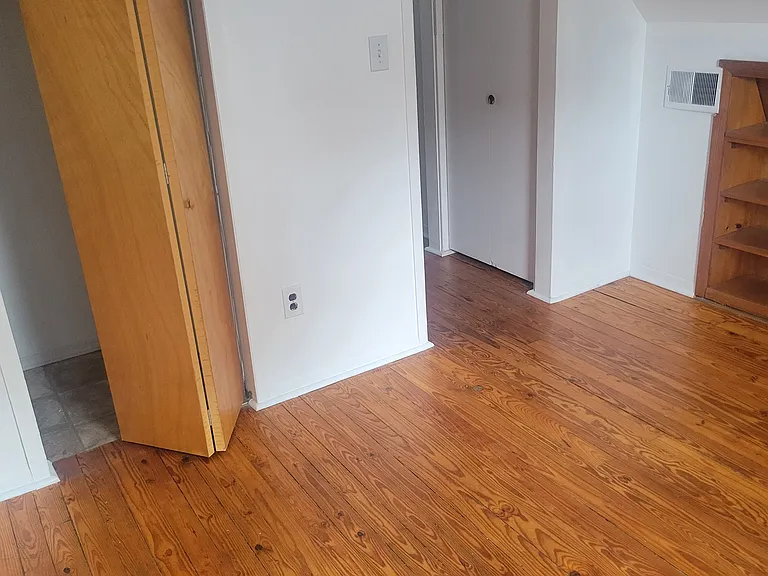 27100 Hales St — Photo 9