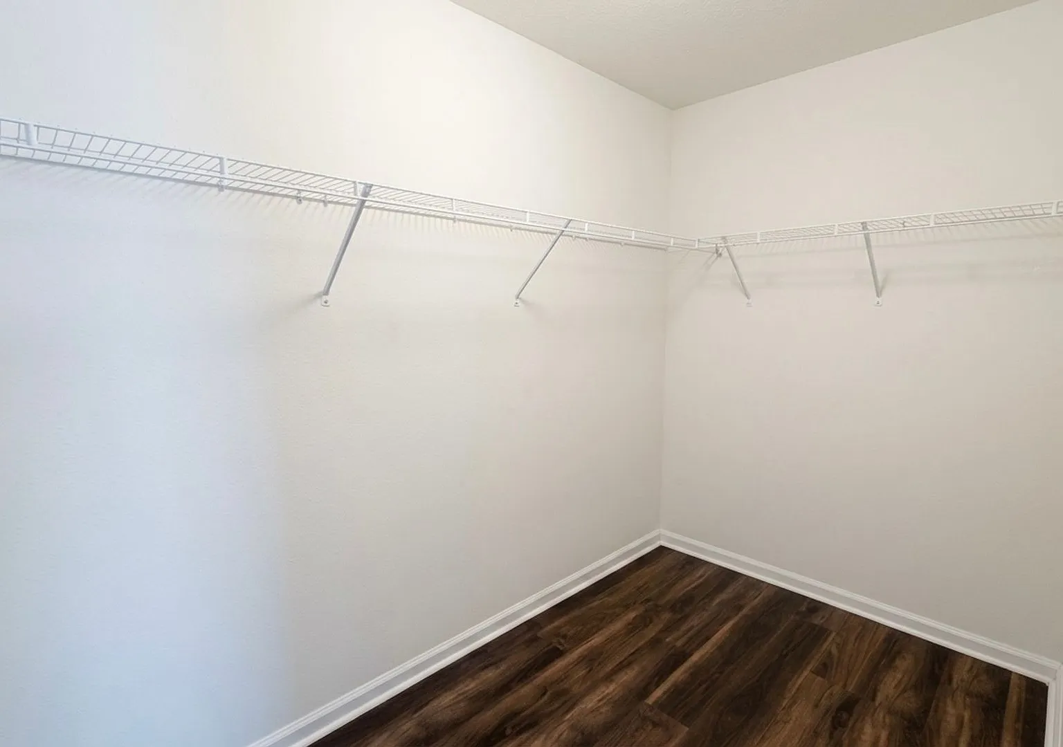 Spacious 3 Bed 2 Bath 2k SqFt in Sandler Lakes | Pet Friendly w/ Dog Door | Split Floor Plan | Se... — Photo 3