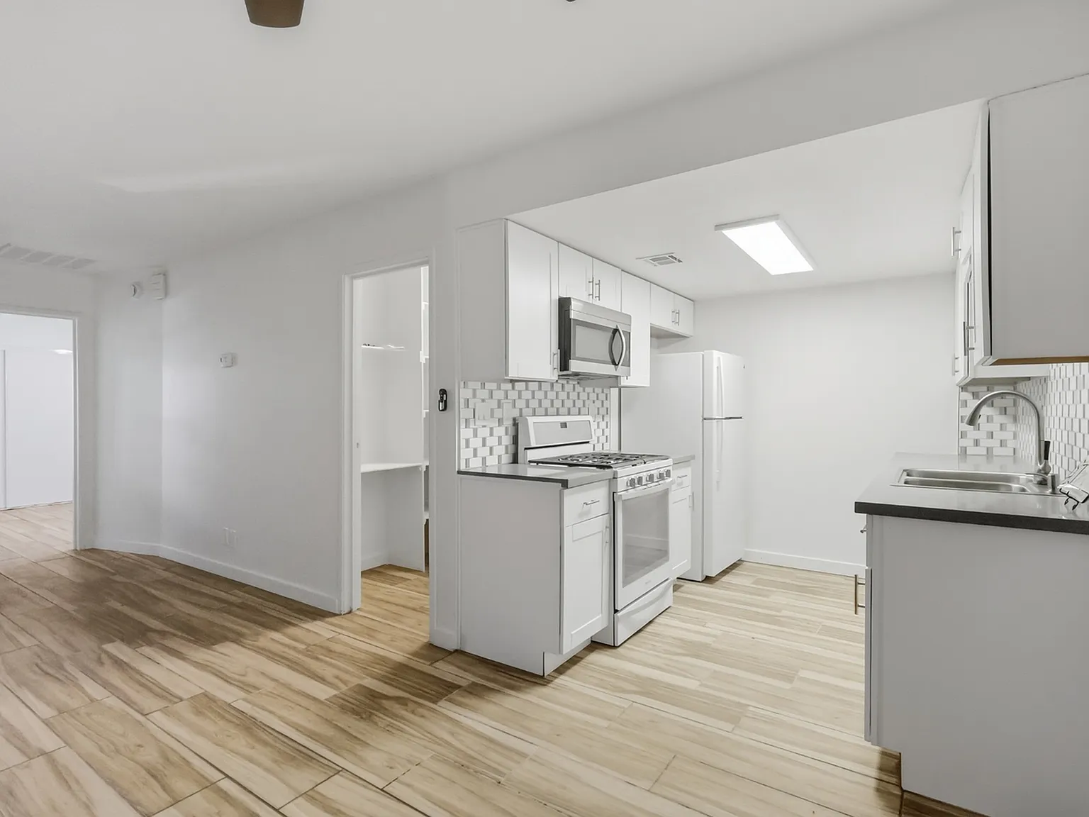1 bed, 599 sqft, $1,200 — Photo 4