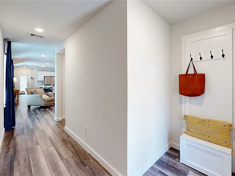 1012 Amistad Loop — Photo 3