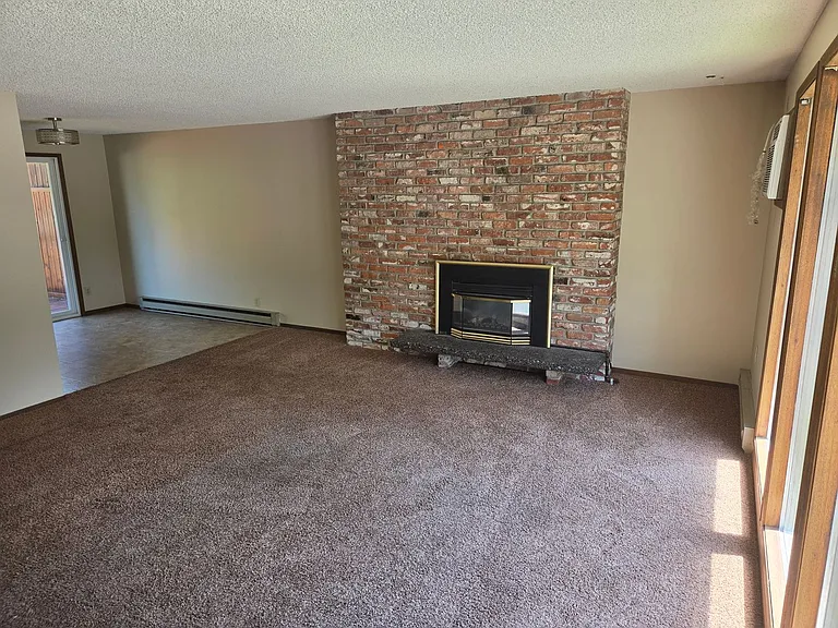 9707 E 8th Ave — Photo 5