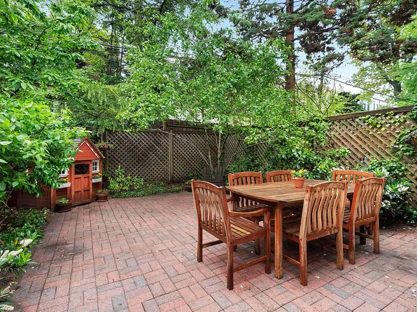 561 5th St APT 1, Brooklyn, NY 11215