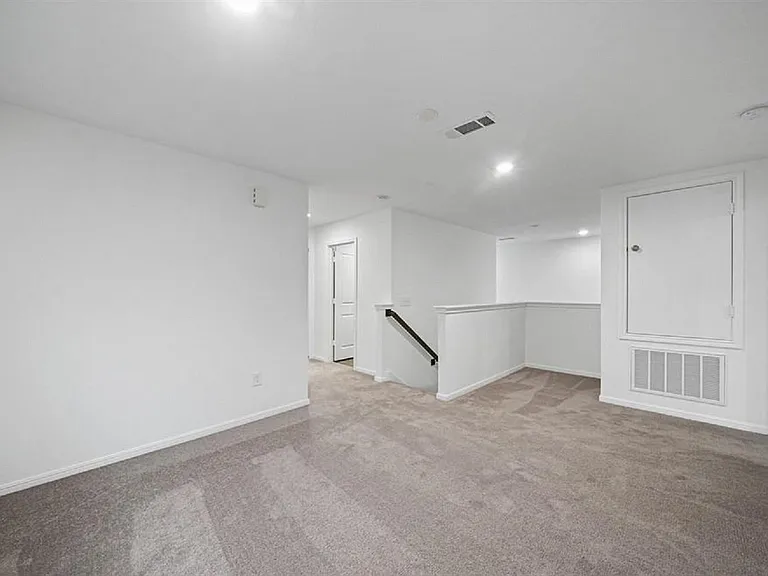 1020 Laguna Cove Dr — Photo 17