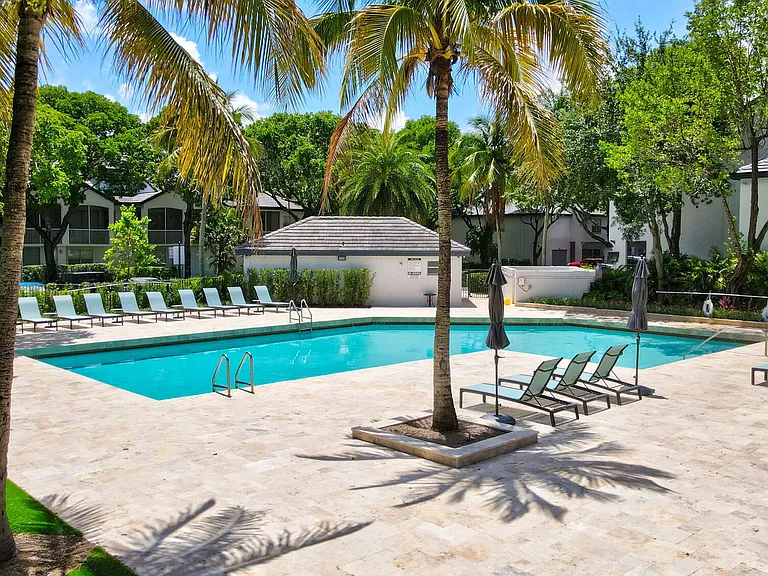 St. Tropez Townhomes & Villas — Photo 40