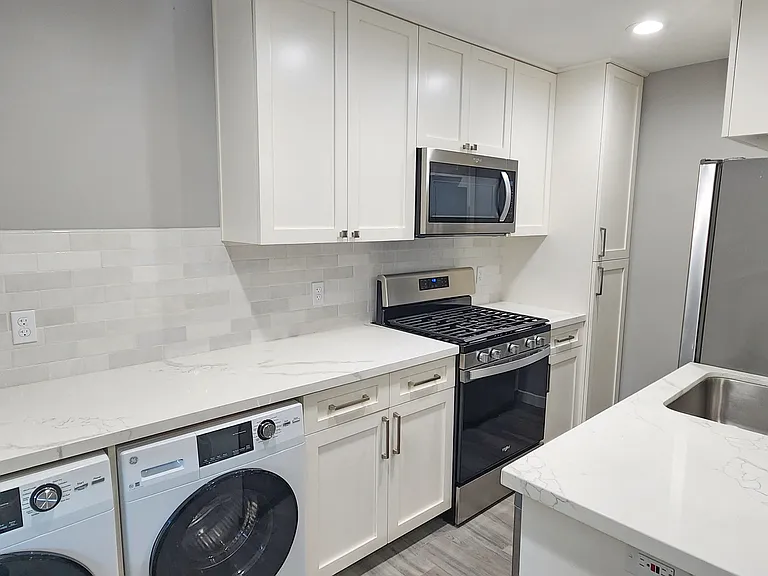 3901 H St #4 — Photo 4