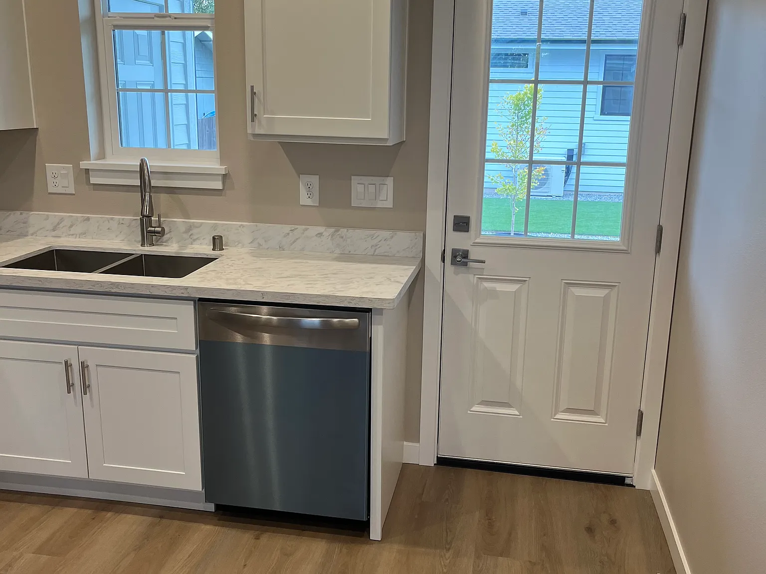 2 bed, 850 sqft, $2,100 — Photo 4