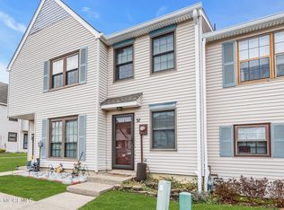 37 Queens Way, Englishtown, NJ 07726