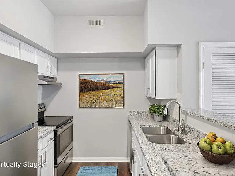 Glendale at the Mansion Apartments — Photo 6