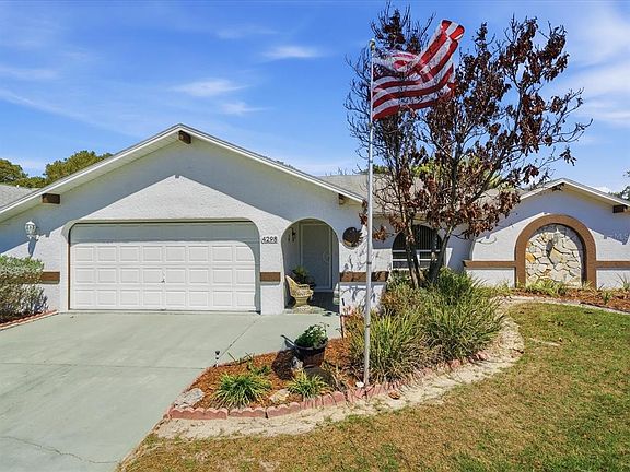 4th image of 4298 Craigdarragh Ave