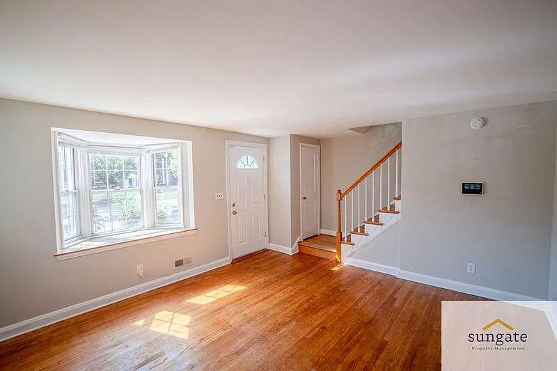 3 bed, 1.5 bath, 1178 sqft, $2,190 — Photo 3