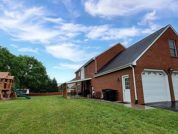 4th image of 2733 Matthew Dr