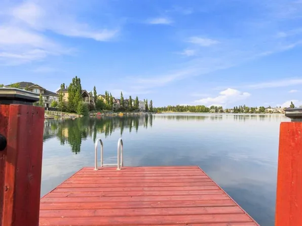39 S Chapala Ter SE, Calgary, AB T2X 3V8