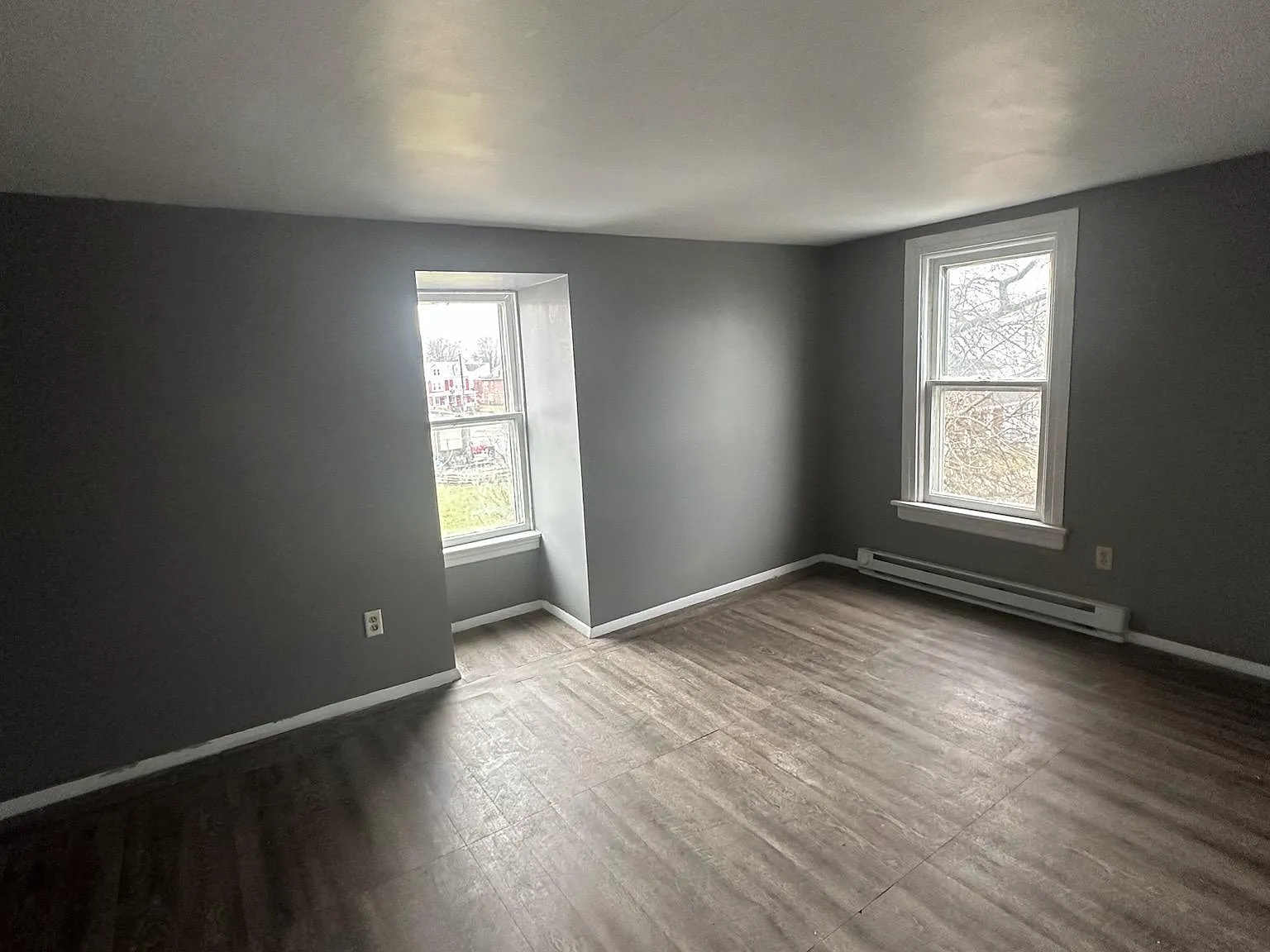 3 bed, 1200 sqft, $1,350 — Photo 1