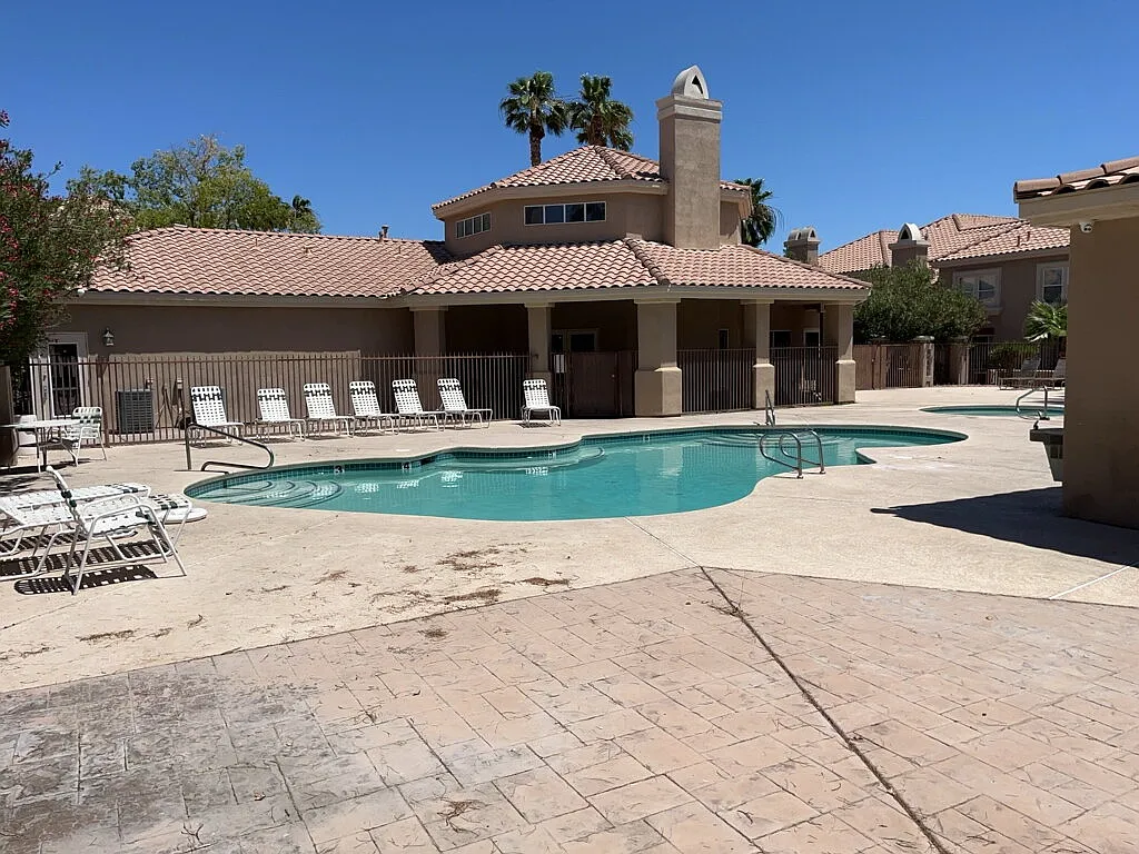 2 bed, 2.0 bath, 1090 sqft, $1,400 — Photo 1