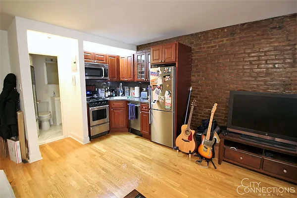 Rented by City Connections Realty | media 39