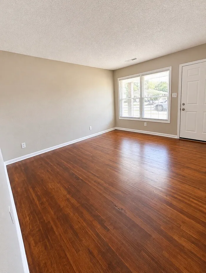 3 bed, 1.5 bath, 1137 sqft, $1,495 — Photo 2