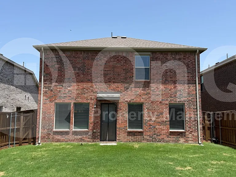 209 Adelina Dr — Photo 3
