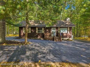 111 Forest View Dr, Hawley, PA 18428