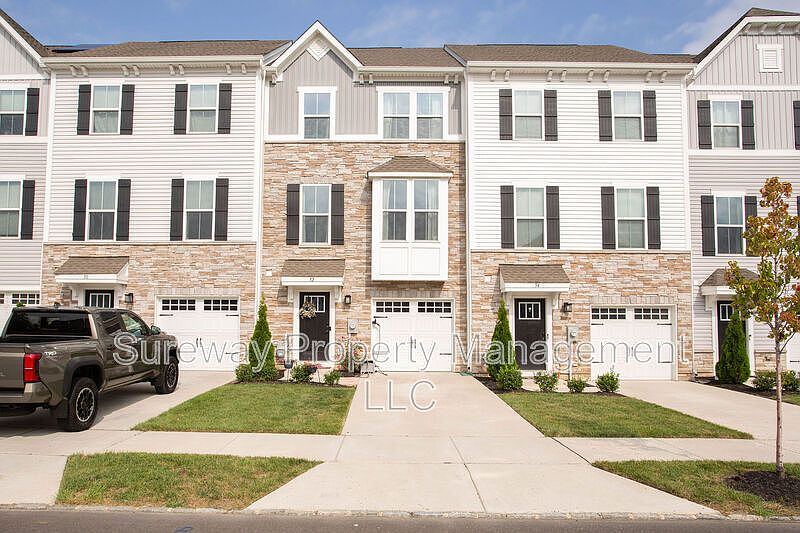 1st image of 52 Hamilton Ct