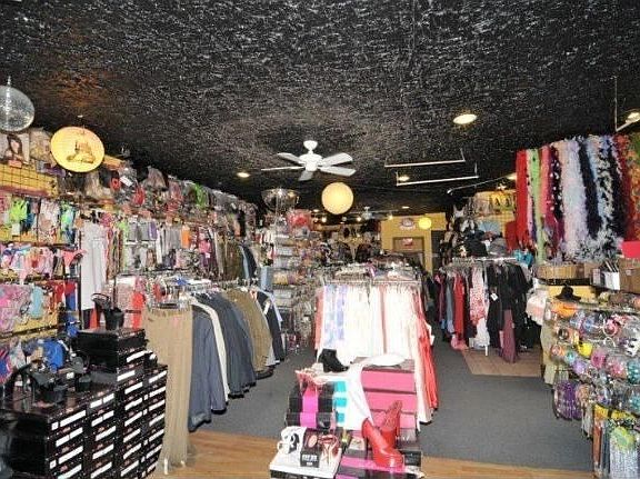 2nd image of 1000 E North Ave