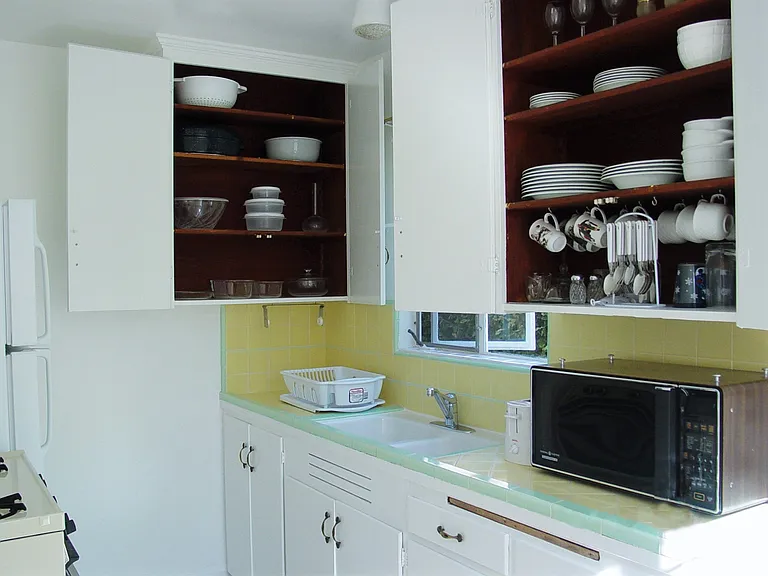 2044 Yale St — Photo 11