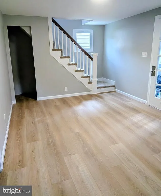 3 bed, 2.0 bath, 860 sqft, $2,500 — Photo 3
