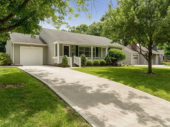 5849 Fontana Dr, Fairway, KS 66205