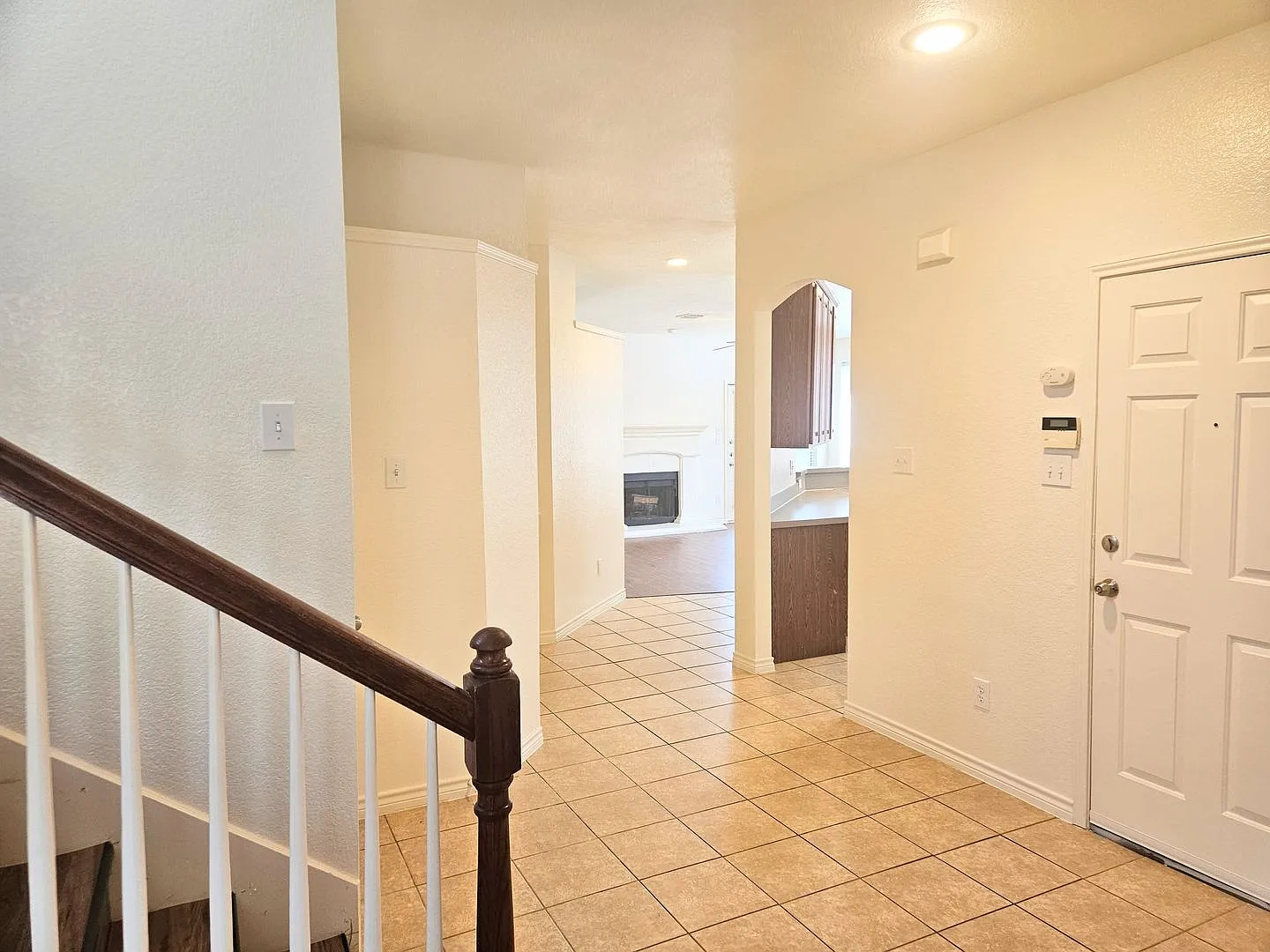 Beautiful 2 story home in Crowley ISD — Photo 4