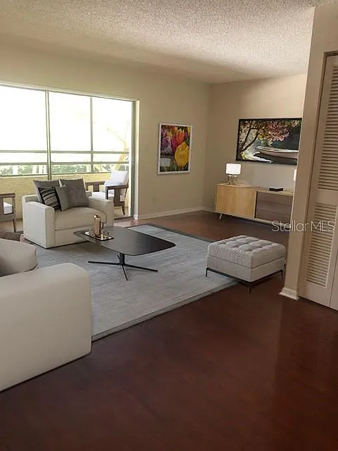 1 bed, 1.0 bath, 822 sqft, $1,550 — Photo 4