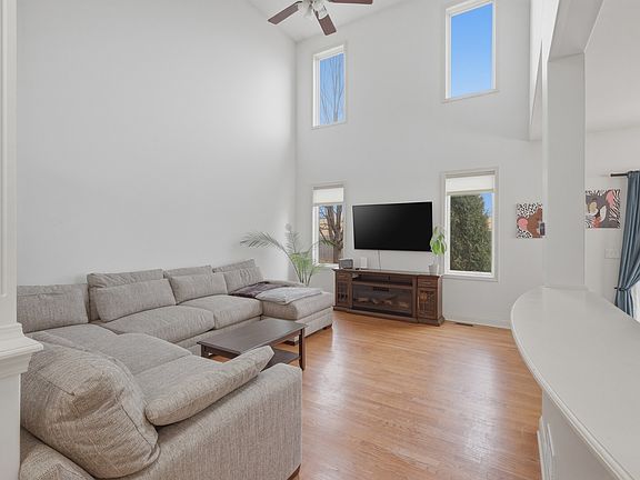 4th image of 301 Nicole Way